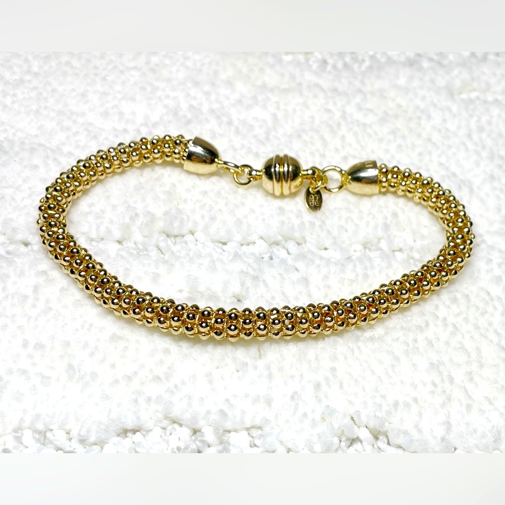Gold bead bracelet with magnetic clasp